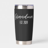 Minimalistische Oma Opgerichte Witte Script Tekst Geïsoleerde Drinkbeker (Voorkant)