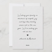 Minimalistische 'Ons eerste kerstfeest' Pasgetrouw Feestdagenkaart (Achterkant)