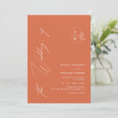 Minimalistische Oranje Monogram Crest Wedding Kaart (Staand voorkant)