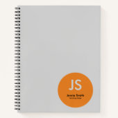 Minimalistische Oranje Stip Initialen Grijs Notitieboek (Voorkant)
