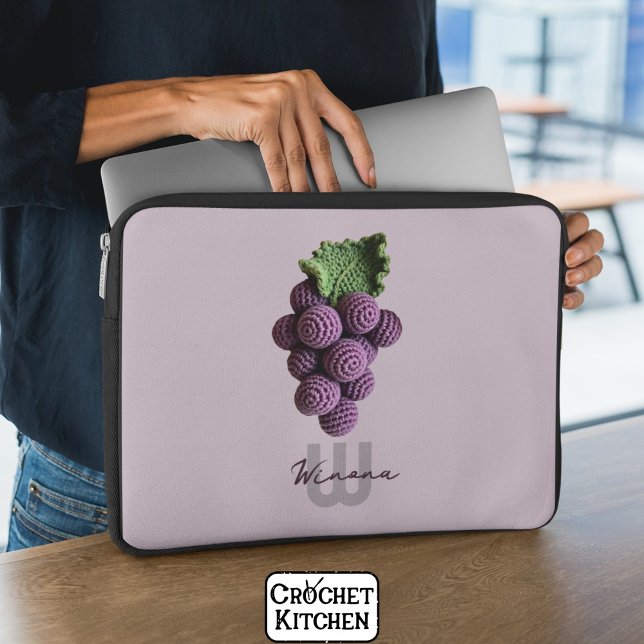Minimalistische Paarse Oma Chic Haak Druif Naam Laptop Sleeve (Creator heeft geüpload)