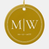Minimalistische Passen getrouwd Monogram Gold Holi Keramisch Ornament (Achterkant)