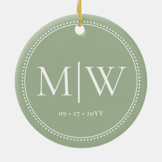 Minimalistische Passen getrouwd Monogram Sage Gree Keramisch Ornament (Achterkant)