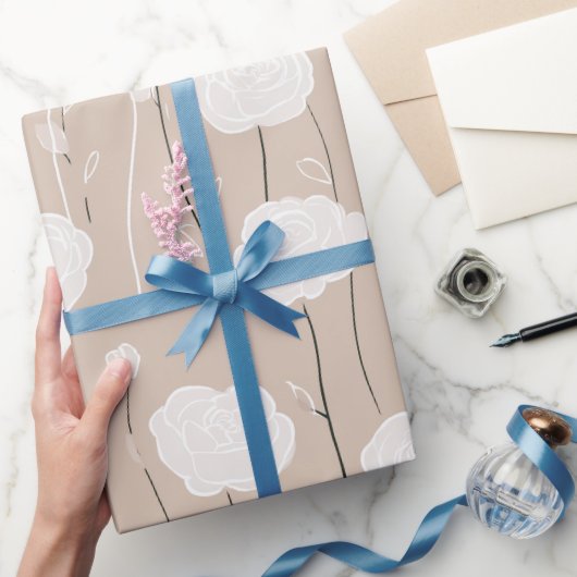 Minimalistische pastelroze witte bloemmotief cadeaupapier (Geschenken)