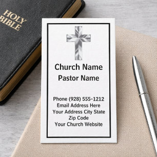 Minimalistische pastorkaart met zilveren kruis visitekaartje