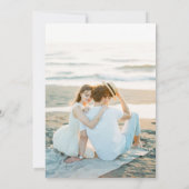 Minimalistische Periwinkle Wildflower Fotobruiloft Kaart (Achterkant)