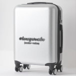 Minimalistische persoonlijke Honemoon Hashtag Stic Sticker<br><div class="desc">#honeymoonvibe hashtag sticker in moderne kalligrafie voor koffers, auto's en nog veel meer. Voeg alleen uw namen of aangepaste tekst toe. U kunt uw eigen hashtag ook toevoegen als u dat wilt, maar het kan nodig zijn om de tekengrootte aan te passen om ervoor te zorgen dat het past. Om...</div>