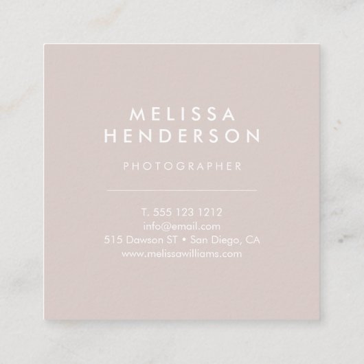 Minimalistische professionele moderne champagne vierkante visitekaartje (Achterkant)