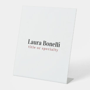 Minimalistische professionele moderne eenvoudige n reclamebord met voetstuk