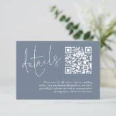 Minimalistische QR-code Dusty Blue Wedding Details Informatiekaartje (Staand voorkant)