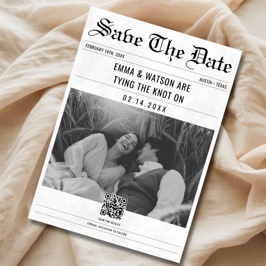 Minimalistische QR-code  krant Fotobruiloft Save The Date