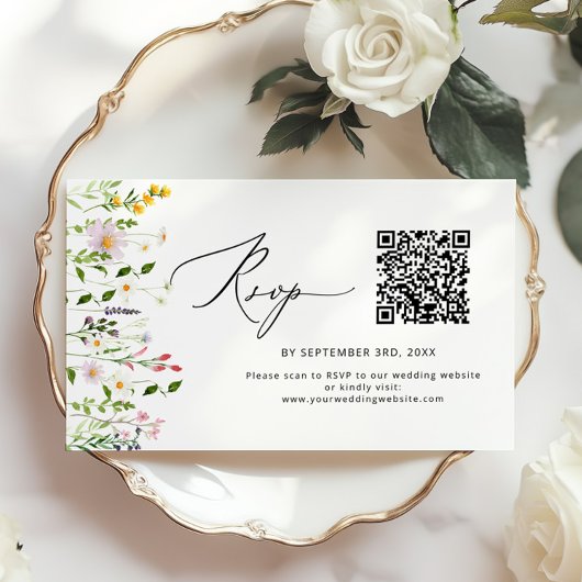 Minimalistische QR-code trouw-RSvp met wilde bloem Informatiekaartje