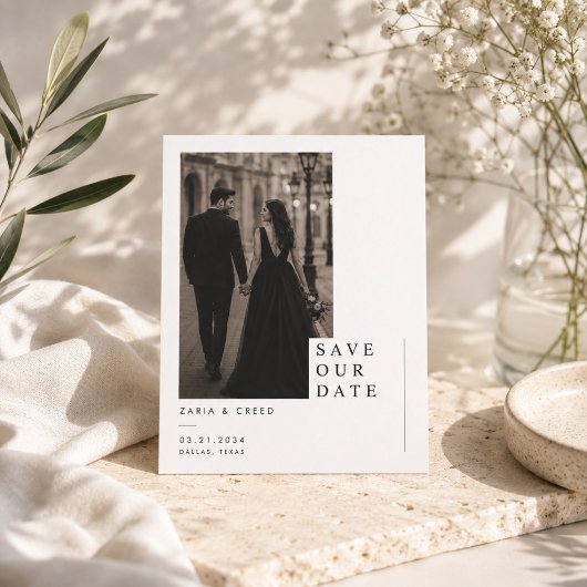Minimalistische redactionele Save The Date kaart.