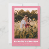 Minimalistische Retro Roze Groovy Foto Bruiloft Kaart (Achterkant)
