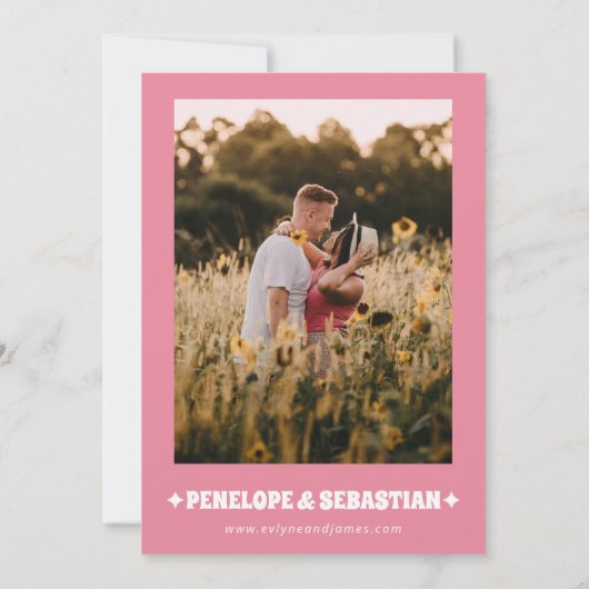 Minimalistische Retro Roze Groovy Foto Bruiloft Kaart (Achterkant)