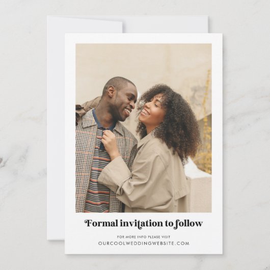 Minimalistische Retro Script 2 Foto's Trouwwebsite Save The Date (Achterkant)