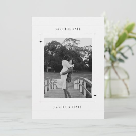 Minimalistische Retro Zwart & Wit Trouwfoto Save The Date (Staand voorkant)