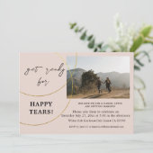 Minimalistische Ringen Engagement Party Uitnodigin Kaart (Staand voorkant)