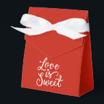 Minimalistische rode chili-huwelijk in het wit bedankdoosjes<br><div class="desc">Het ontwerp heeft een rode chili-achtergrond met witte tekst.</div>