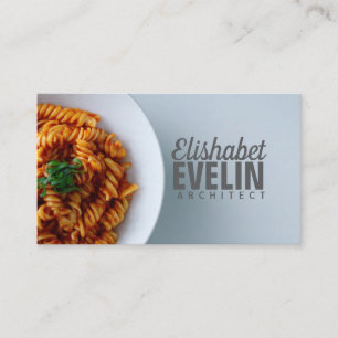 Minimalistische rode saus fusilli pasta 542 visitekaartje