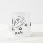 Minimalistische rollertekening Aangepaste naam Matglas Koffiemok (Voorkant links)