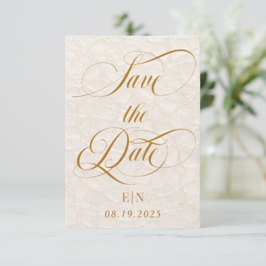 Minimalistische Romantische Beige Gouden Bloemen Save The Date (Staand voorkant)