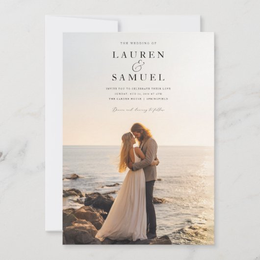 Minimalistische romantische strand foto bruiloft kaart (Voorkant)