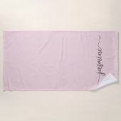 Minimalistische Roze Monogram Naam Grote Script Be Strandlaken (Voorkant)