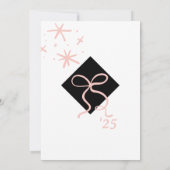 Minimalistische Roze Pet en Bow Afstuderen Foto Kaart (Achterkant)