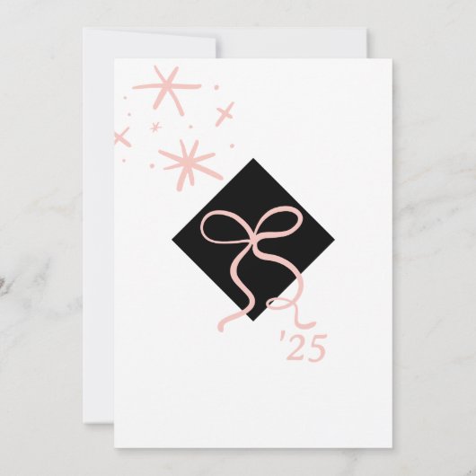 Minimalistische Roze Pet en Bow Afstuderen Foto Kaart (Achterkant)