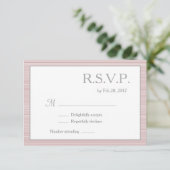 Minimalistische roze witte grijze strepen rsvp kaart (Staand voorkant)