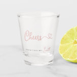 Minimalistische Rozen voor de toekomstige mevrouw. Shot Glas<br><div class="desc">Eenvoudige schattige Proost op de Toekomst Mrs. Gepersonaliseerde shotglazen met een stijlvol modern design. U kunt de sjabloon eenvoudig aanpassen met de toekomstige bruidsnaam. Breng verdere wijzigingen aan in dit ontwerp door "Bewerken met ontwerpgereedschap" te selecteren.</div>
