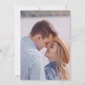 Minimalistische Sage Green Faux Vellum Fotobruilof Save The Date (Achterkant)