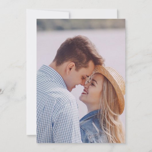 Minimalistische Sage Green Faux Vellum Fotobruilof Save The Date (Achterkant)