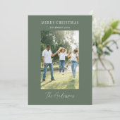 Minimalistische Sage Green Foto Vrolijk Kerstfeest Feestdagenkaart (Staand voorkant)