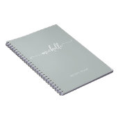 Minimalistische Sage Groene Girly Monogram Naam Notitieboek (Rechterzijde)