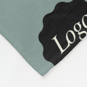 Minimalistische Sage Kleur Custom Company Logo Fleece Deken (Hoek)