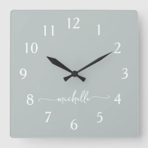 Minimalistische Sagegroene Monogram Onderschrift S Vierkante Klok