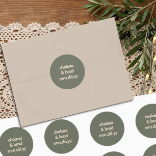 Minimalistische saliegroene retro trouw envelop ronde sticker