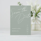 Minimalistische saliegroene script typografie trou save the date (Staand voorkant)