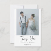 Minimalistische schone casual script bruiloftsfoto bedankkaart (Voorkant)