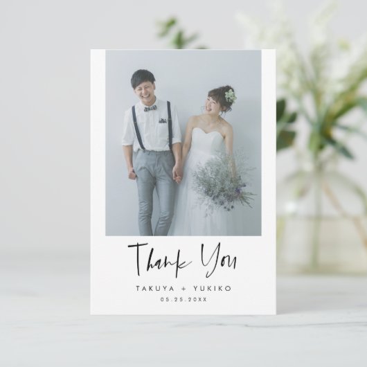 Minimalistische schone casual script bruiloftsfoto bedankkaart (Staand voorkant)