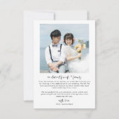 Minimalistische schone casual script bruiloftsfoto bedankkaart (Achterkant)