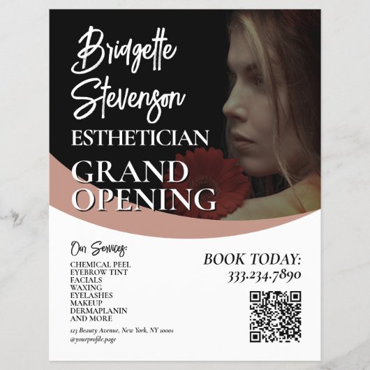 Minimalistische schoonheidsmodel estheticus salon  flyer (Voorkant)