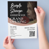 Minimalistische schoonheidsmodel estheticus salon  flyer (Hand)