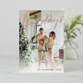 Minimalistische Script Familie Foto Vakanties Snee Folie Feestdagenkaart (Staand Voorkant)