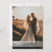 Minimalistische Script Zwart en Wit Foto Bruiloft Kaart (Achterkant)