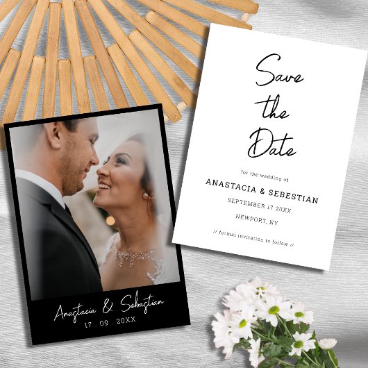 Minimalistische script zwart-wit foto trouwkaart save the date