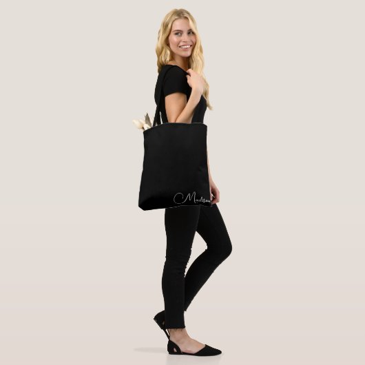 Minimalistische scriptnaam Custom Black Tote Bag (Op model)