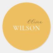 Minimalistische scripttypografie Mosterdgeel Ronde Sticker (Voorkant)